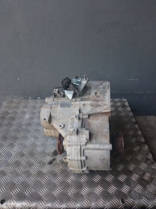 Caixa de 6 velocidades Volkswagen Scirocco 2.0 TDI 16V CR Referência: LHD - 4