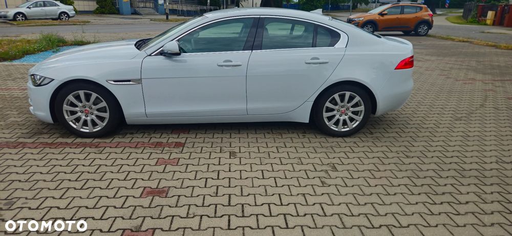 Jaguar XE 2.0 T Prestige - 2