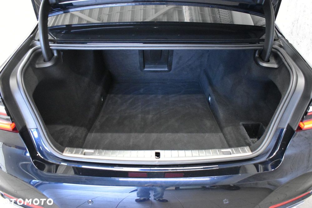 BMW Seria 7 740d xDrive - 33