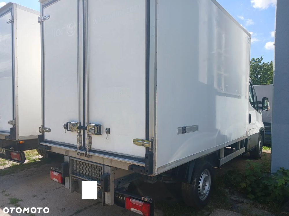 Iveco Daily 35S12 2016r 289 tyś km Chłodnia Mroźnia Izoterma Agregat  Zasilanie 230V - 4