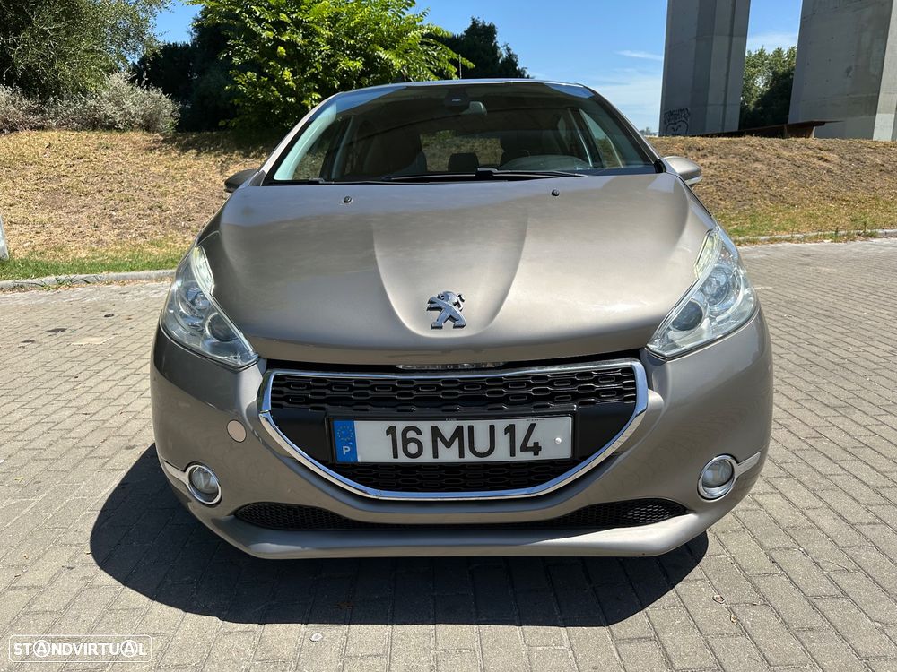 Peugeot 208 1.4 HDi Allure - 2