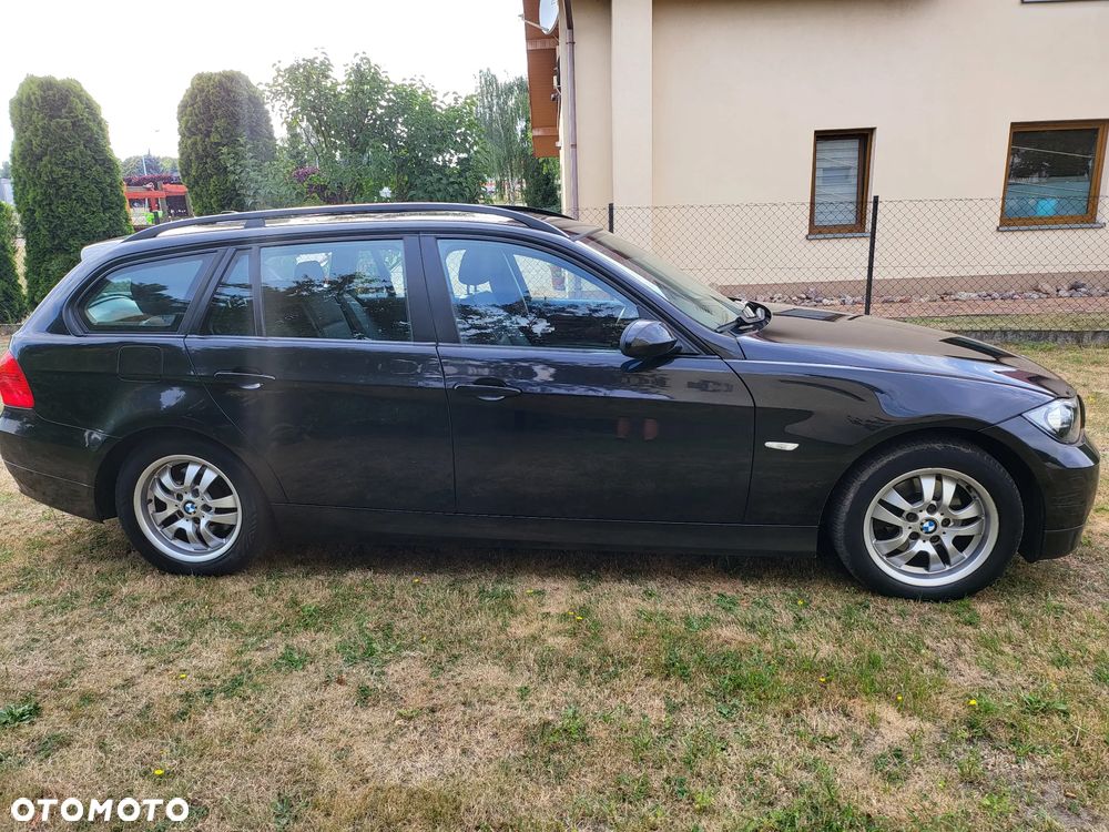 BMW Seria 3 318i Touring - 29