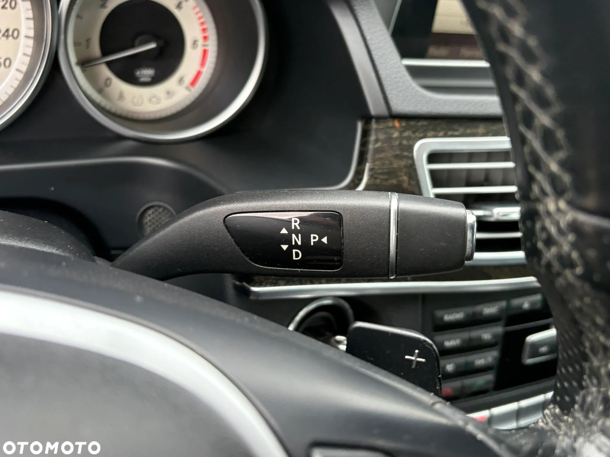Mercedes-Benz Klasa E 300 T BlueTEC 9G-TRONIC - 28