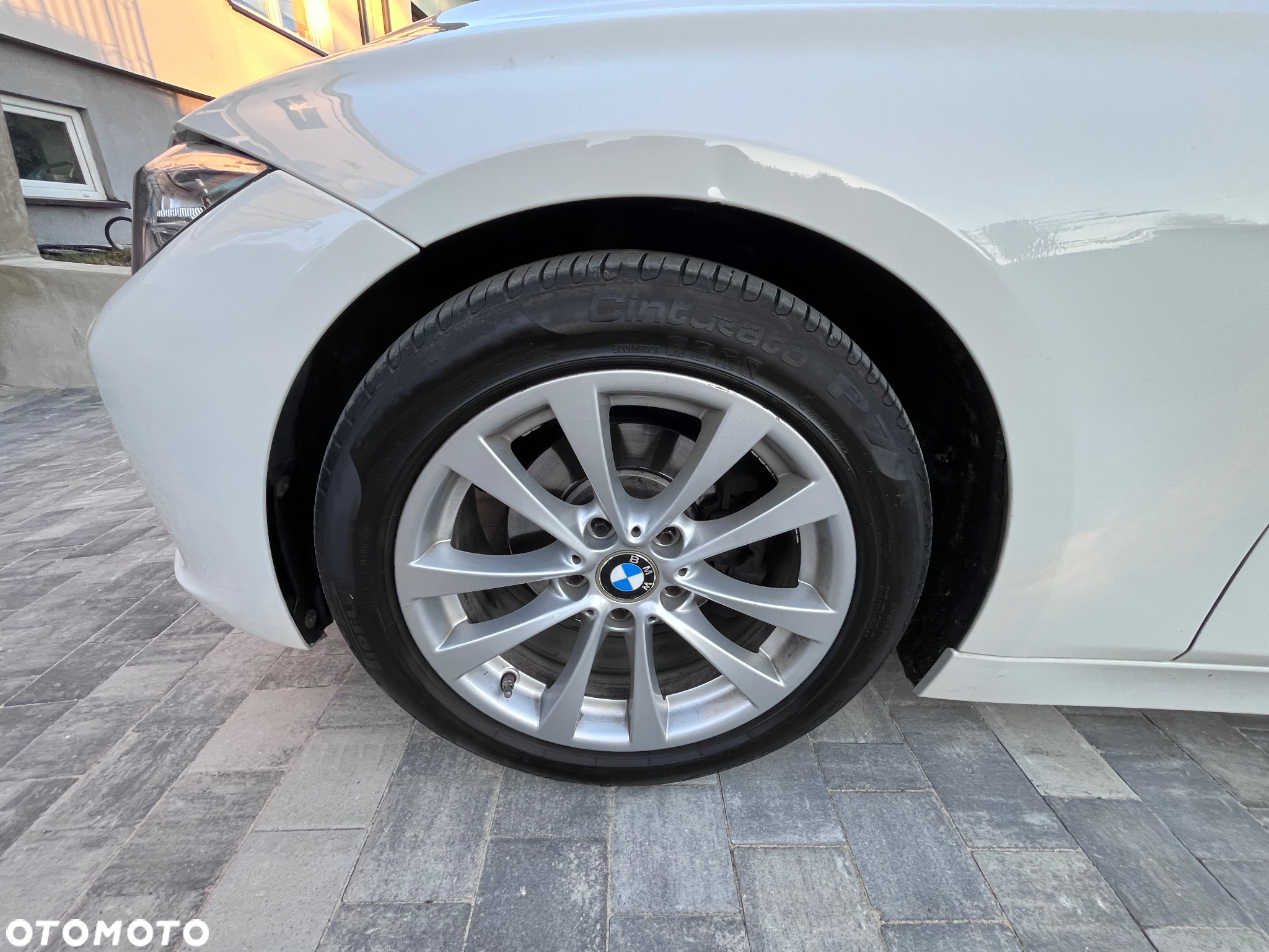 BMW Seria 3 318d xDrive - 14