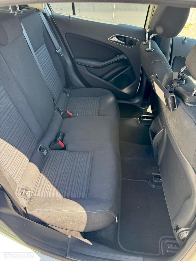 Mercedes-Benz A 180 CDI (BlueEFFICIENCY) - 11