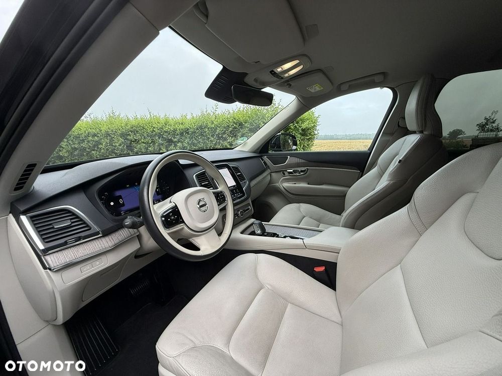 Volvo XC 90 T8 AWD Plug-In Hybrid Core 7os - 25