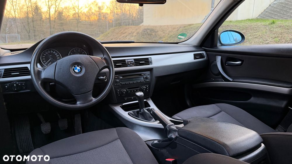 BMW Seria 3 320i - 14