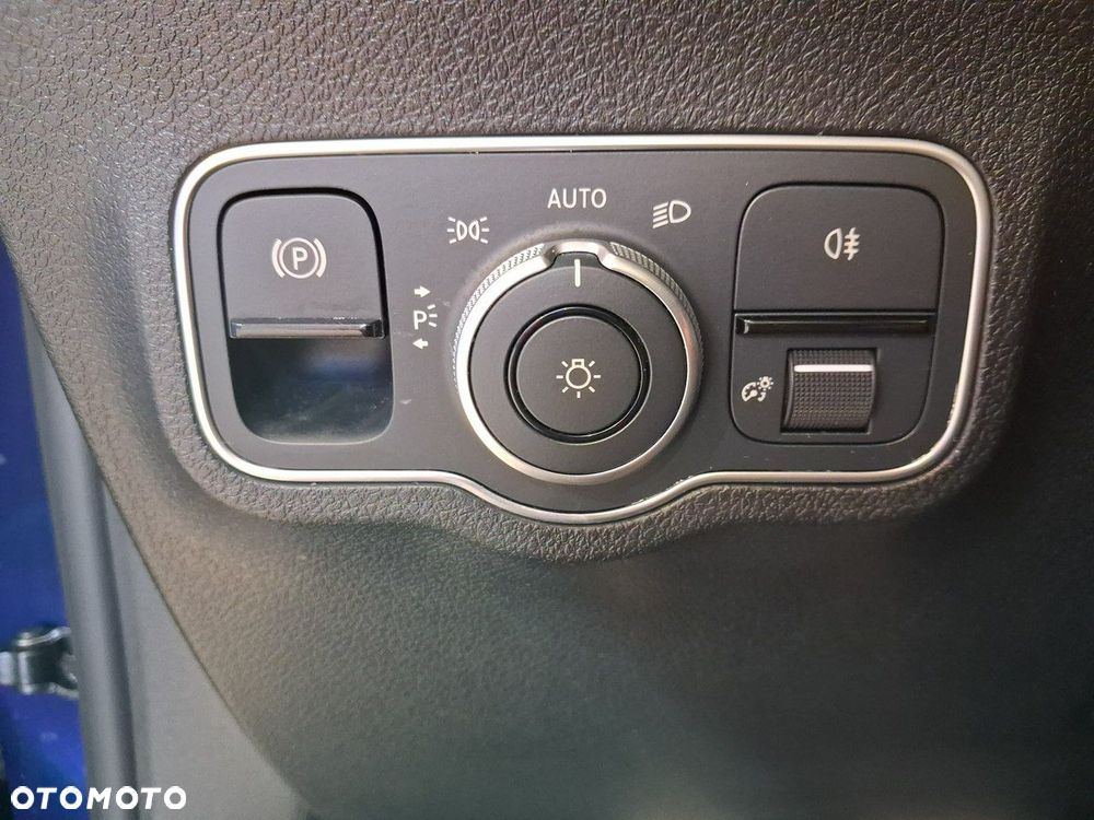 Mercedes-Benz GLB - 16