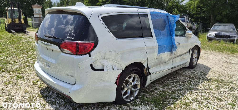 Chrysler Pacifica - 5