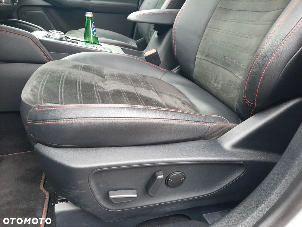 Ford Kuga 2.5P PHEV FWD ST-Line X - 19