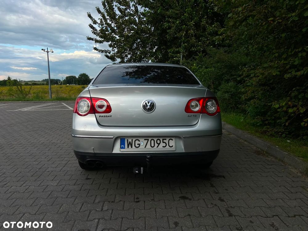 Volkswagen Passat 2.0 TDI Highline - 8