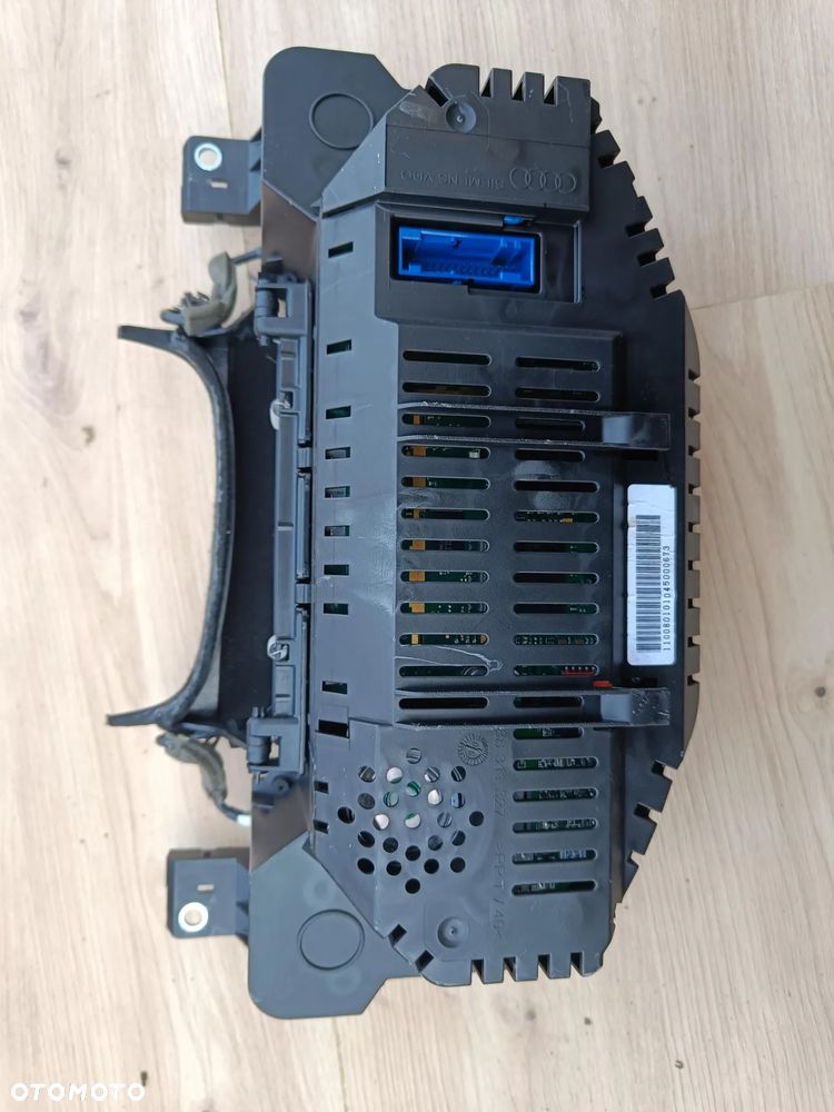 AUDI A8 D3 LICZNIK DUŻY FIS GB DIESEL 4E0920951B SPRAWNY - 3