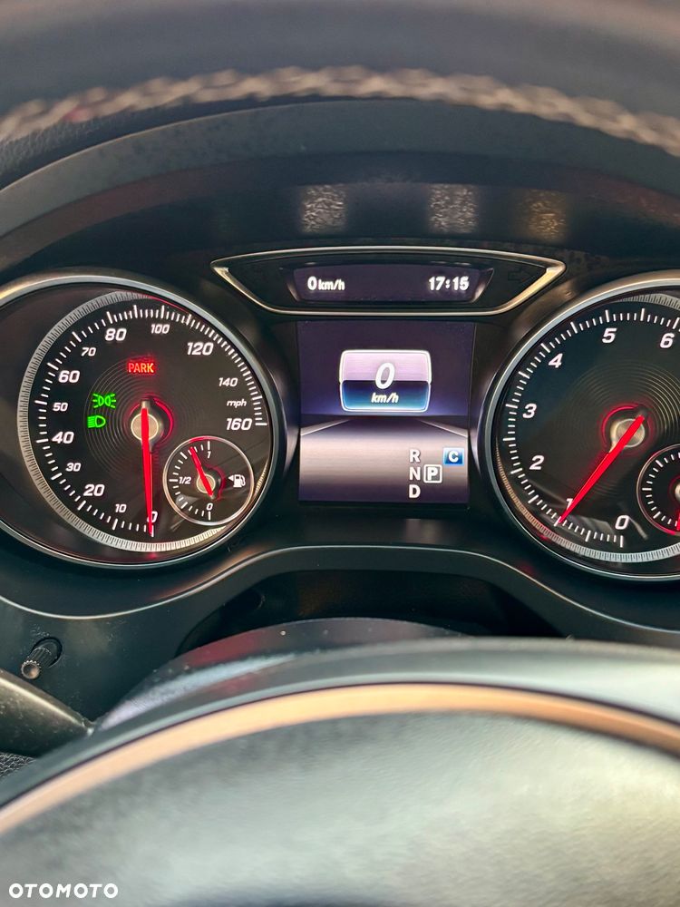 Mercedes-Benz CLA 250 4Matic 7G-DCT - 12