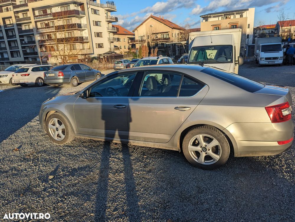 Skoda Octavia 1.6 TDI DSG Style - 3