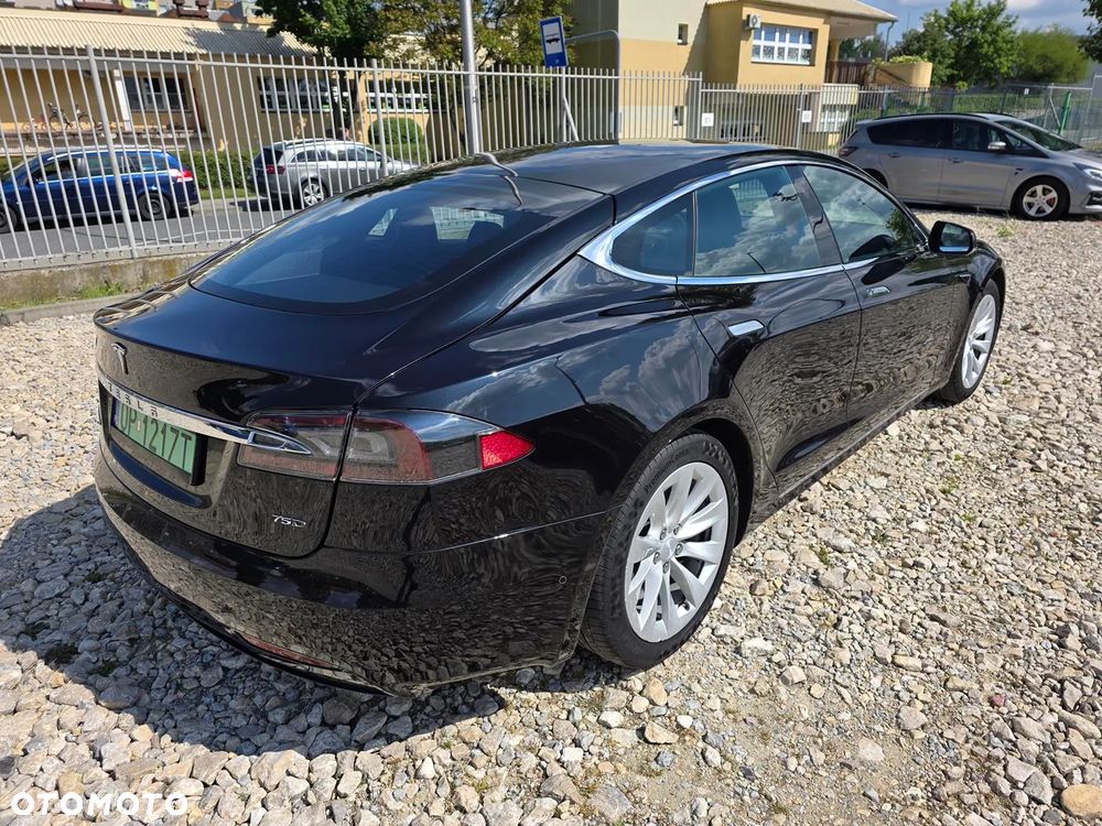 Tesla Model S - 10