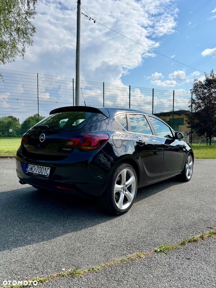Opel Astra 1.6 Turbo - 8