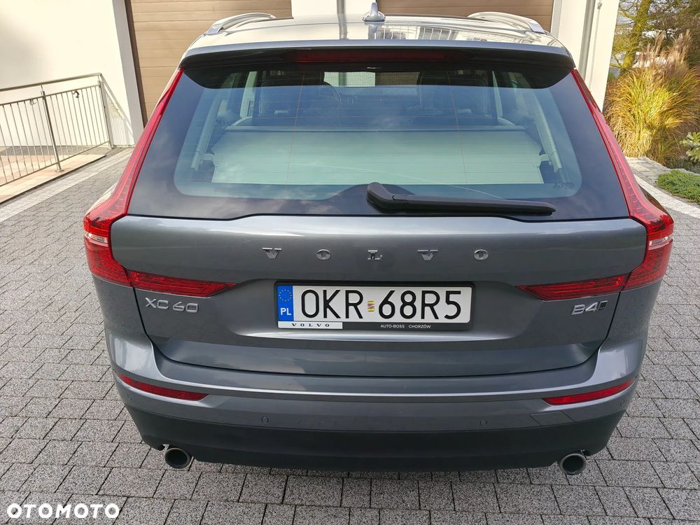 Volvo XC 60 B4 D AWD Momentum Pro - 4