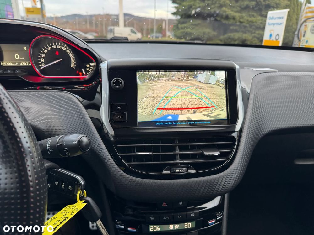 Peugeot 2008 1.2 Pure Tech GPF Allure S&S EAT6 - 17