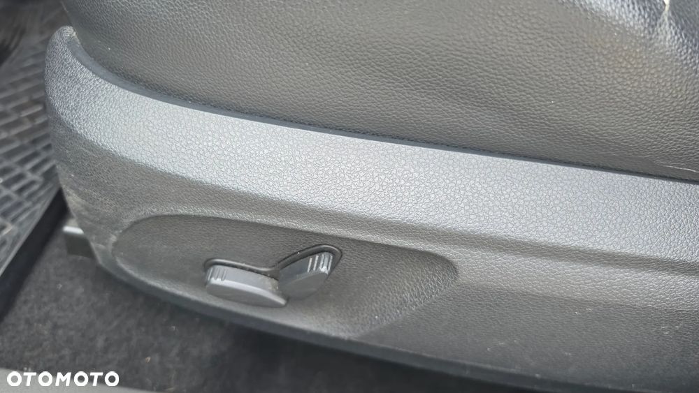 Ford Focus 1.6 Ghia - 21