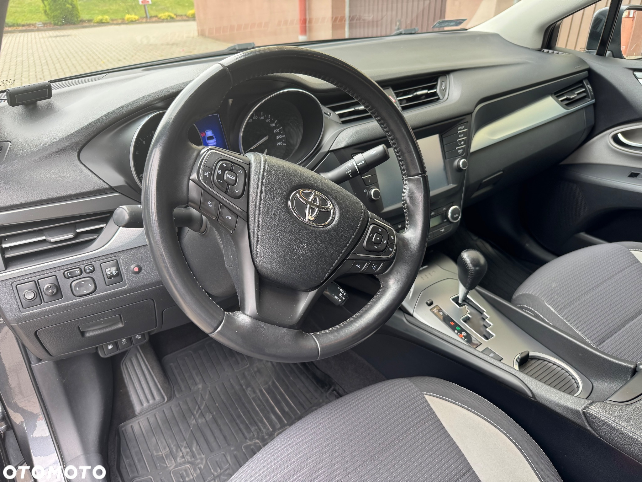 Toyota Avensis 2.0 Premium MS - 10