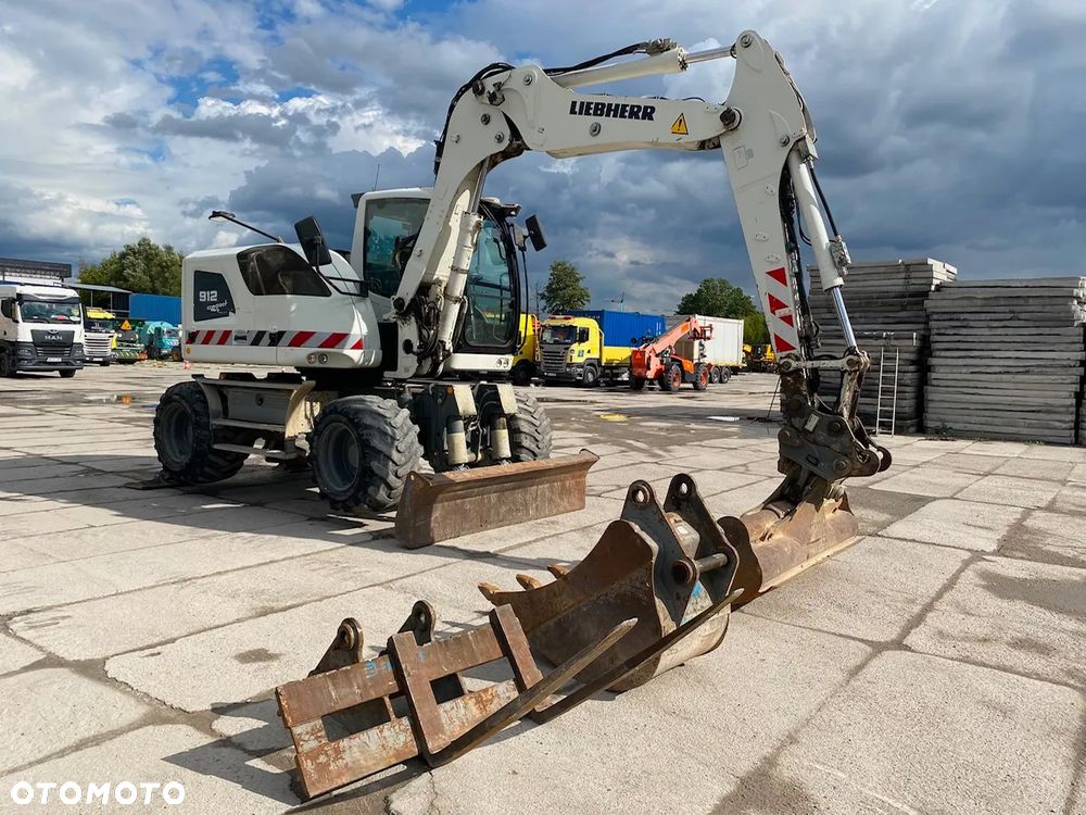 Liebherr A 912 Compact Litronic 2 Łyżki + Widły - 11