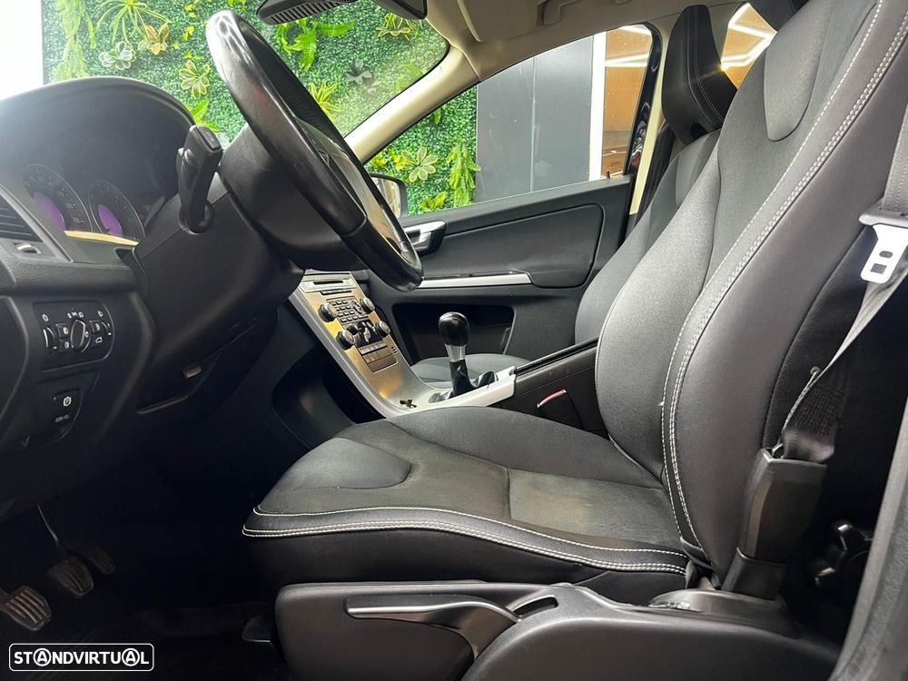 Volvo XC 60 D5 Momentum - 7