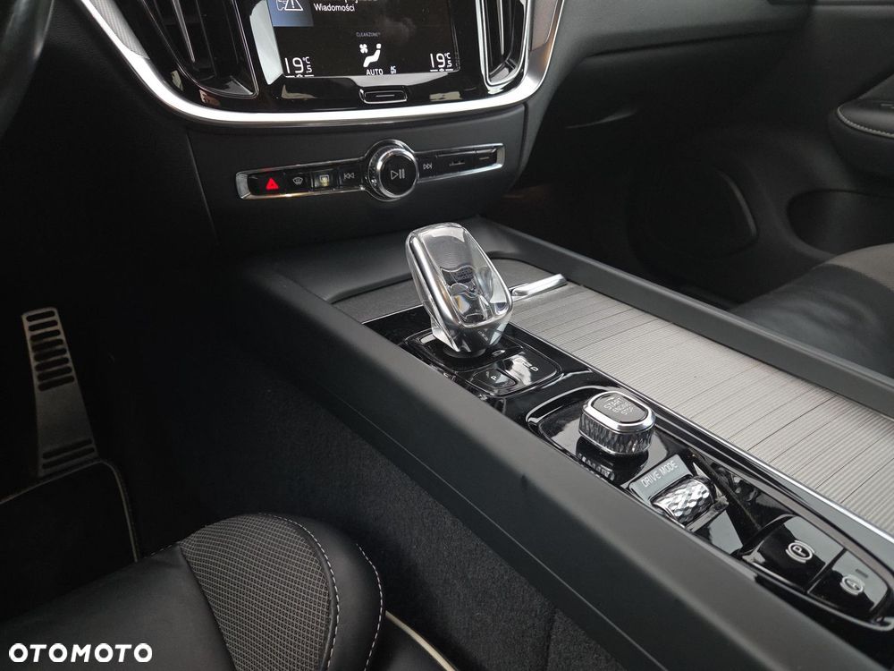 Volvo S60 B4 B R-Design - 23