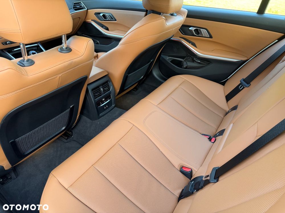 BMW Seria 3 318i M Sport sport - 11