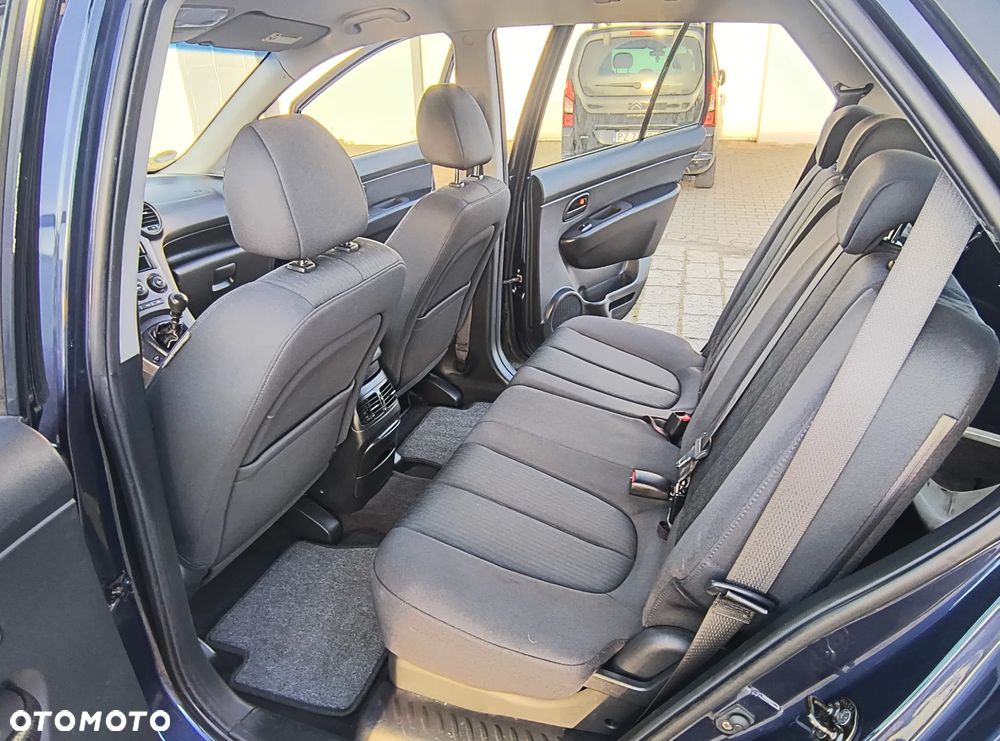 Kia Carens - 11