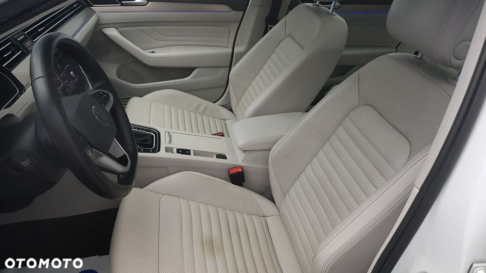 Volkswagen Passat - 16