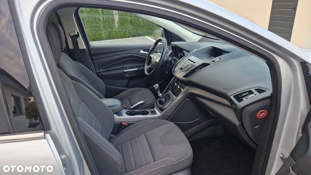 Ford Kuga 1.6 EcoBoost 2x4 Titanium - 8