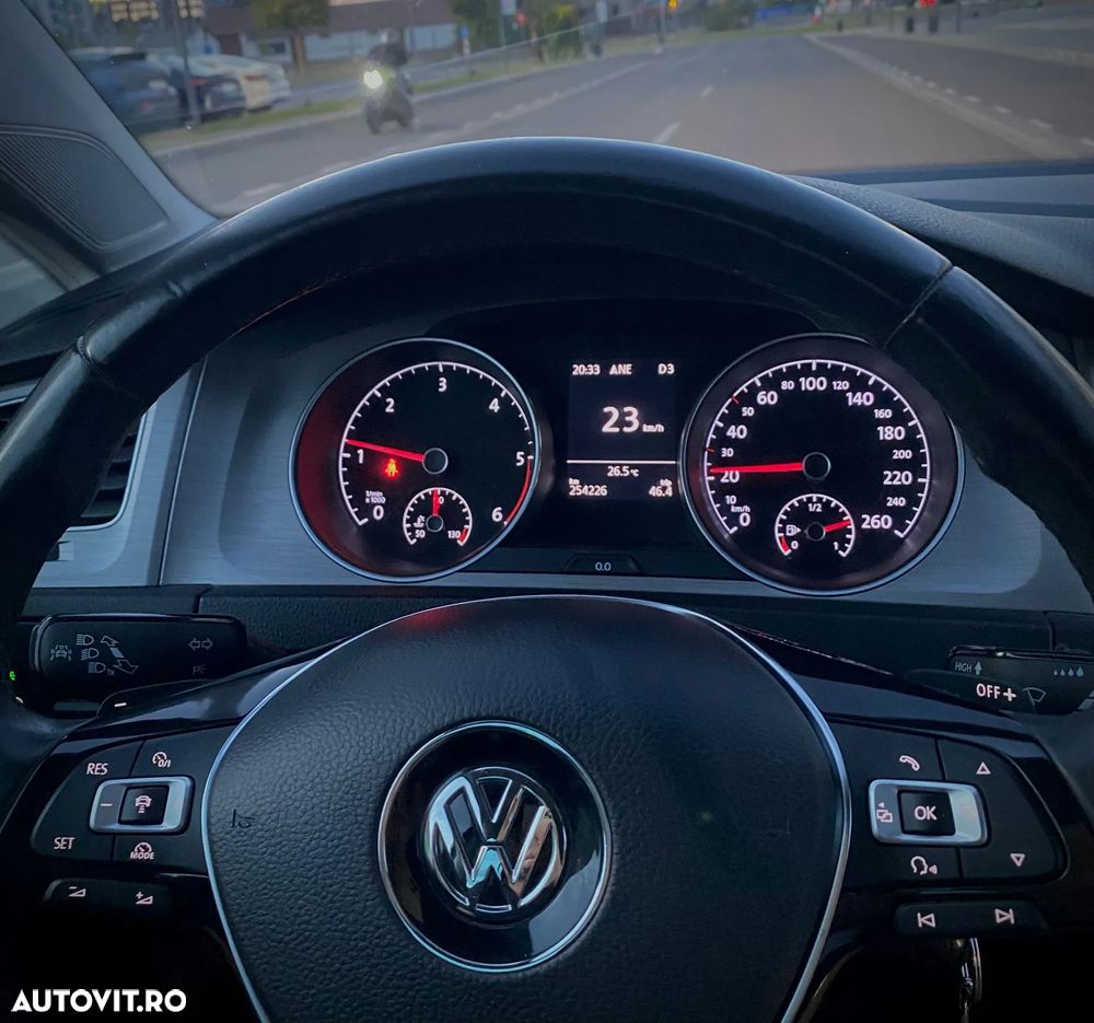 Volkswagen Golf 1.6 TDI DPF BMT DSG Comfortline - 10