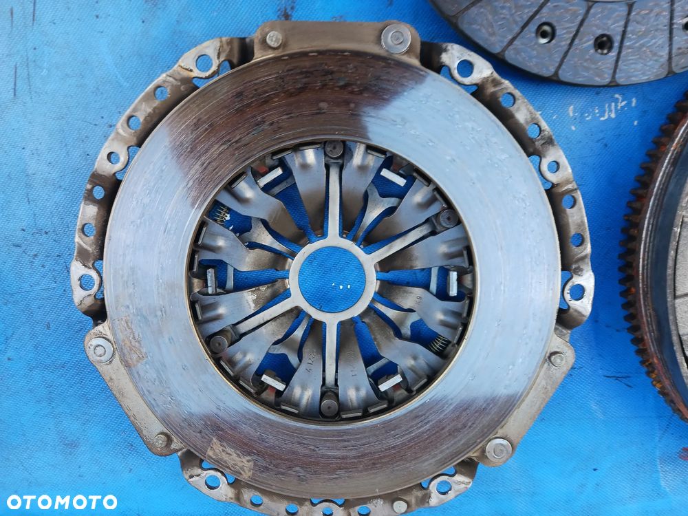 Sprzęgło dwumasa 6 biegowa skrzynia KOMPLETNA LUK 415024410 koło dwumasowe tarcza docisk sprzęgła Audi A4B6 A4B7 A6C5 A6C6 Volkswagen Passat B5 FL Lift Skoda Superb 1.9 TDI ( 130 150KM ) 2.0 TDI Quattro 6 Biegów ORYGINAŁ jak NOWA - 6