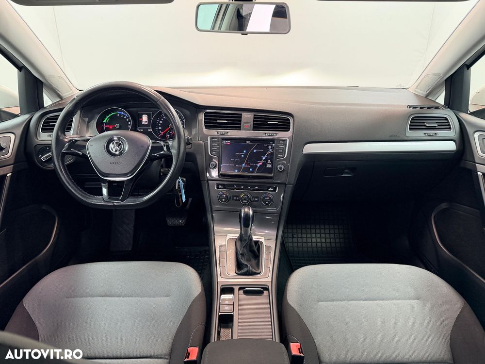 Volkswagen Golf - 10