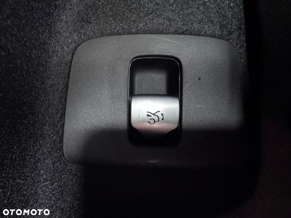 Mercedes-Benz Klasa E 200 mHEV 4-Matic AMG 9G-Tronic - 28