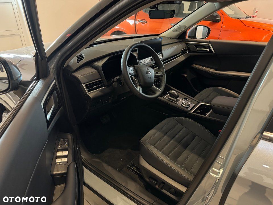 Mitsubishi Outlander - 7