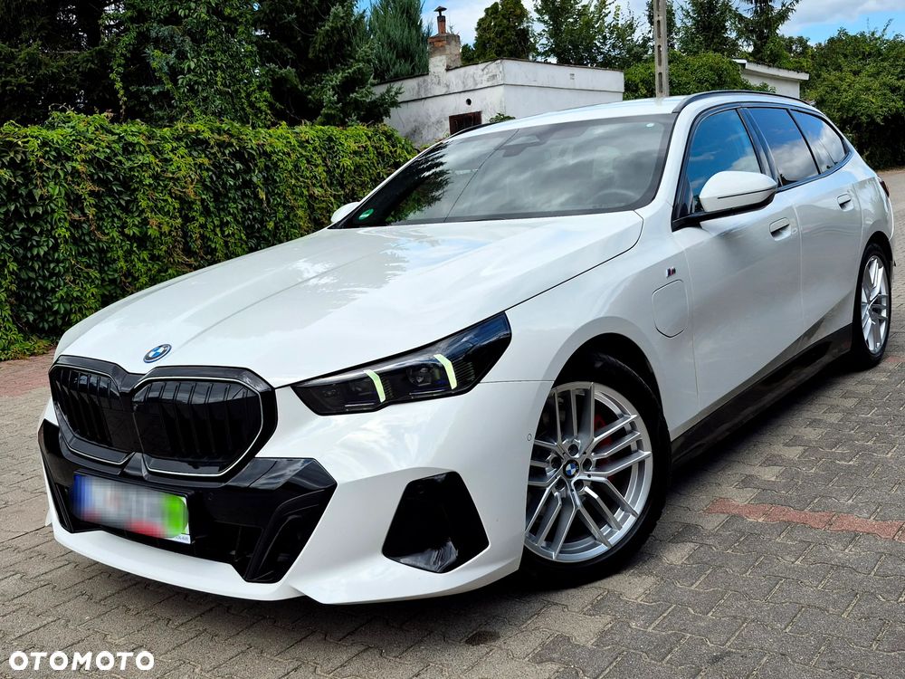 BMW 530E 2024 photo 2