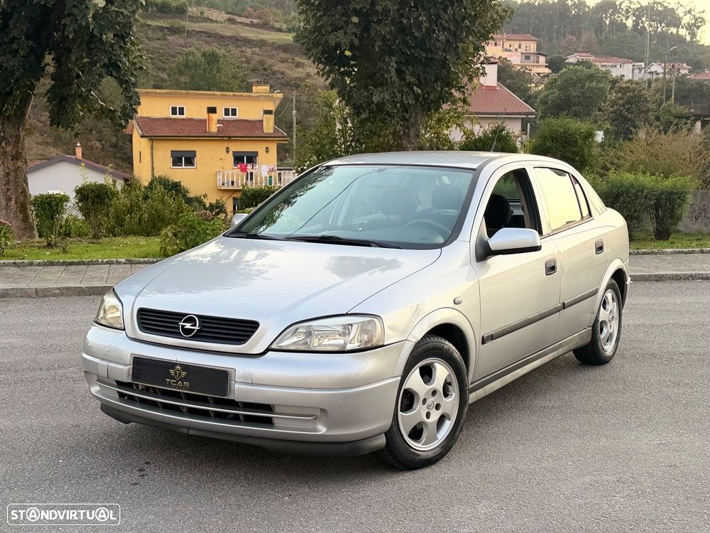 Opel Astra 1.2 Club - 4