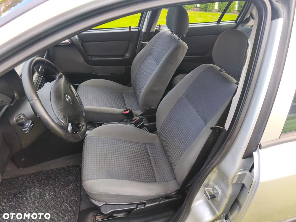 Opel Astra 1.6 NJoy - 17