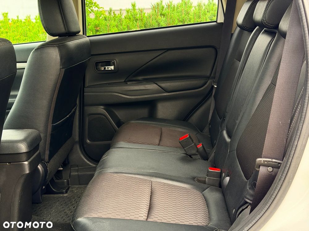 Mitsubishi Outlander - 15
