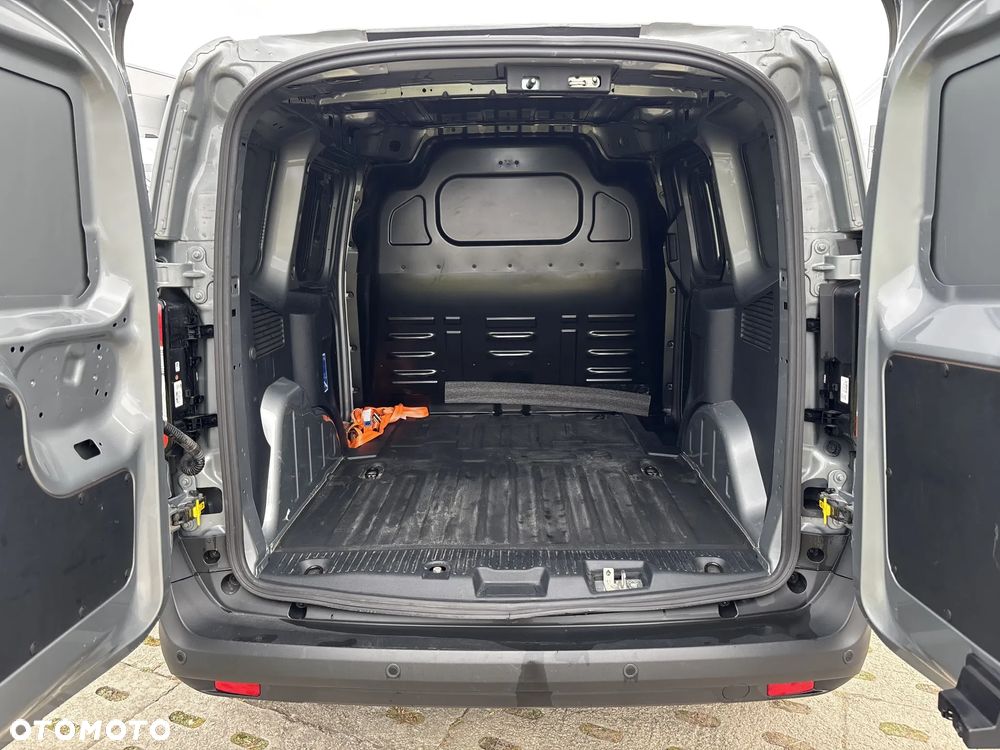 Ford Transit Courier - 10
