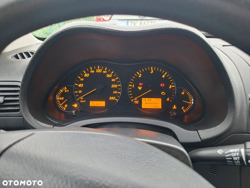 Toyota Avensis - 16