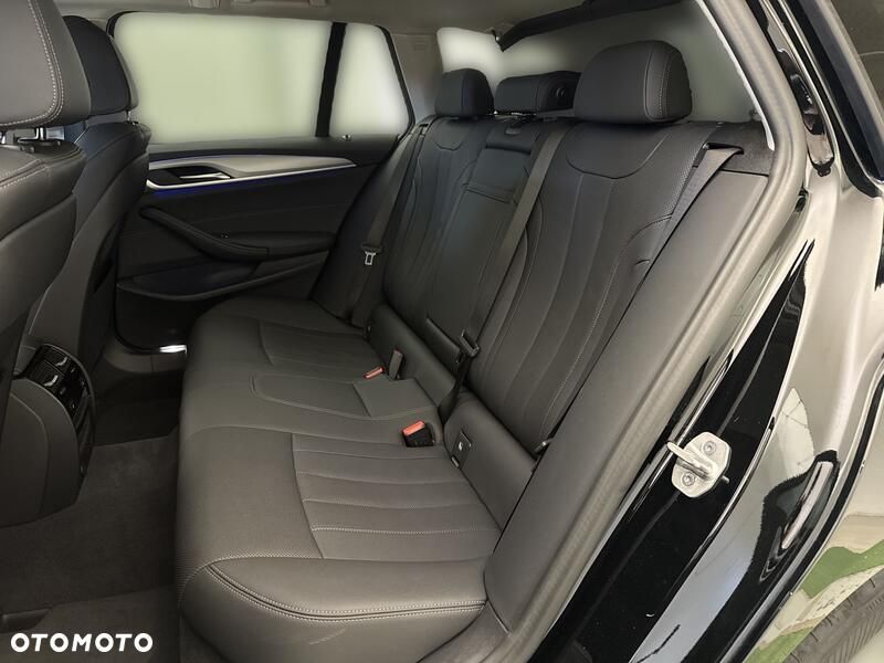 BMW Seria 5 518d mHEV - 19