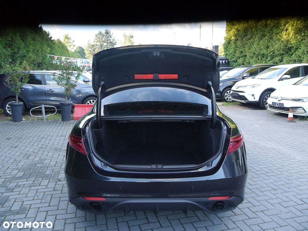 Alfa Romeo Giulia - 17