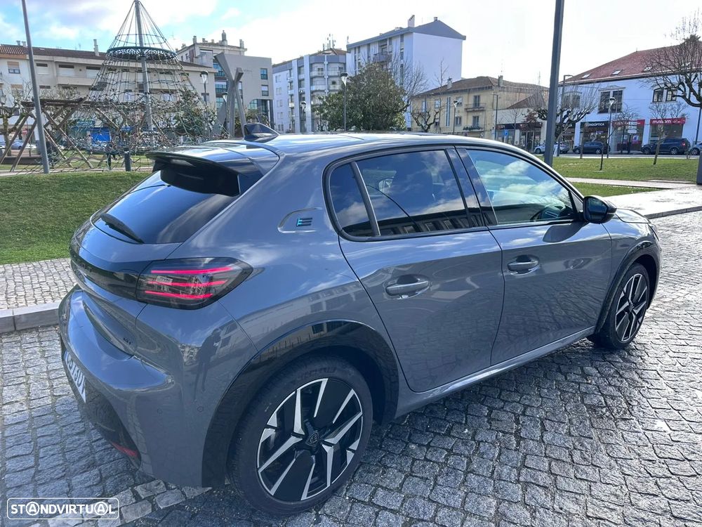 Peugeot e-208 GT - 8