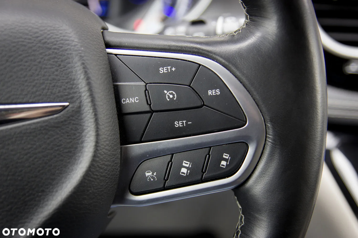 Chrysler Pacifica - 16