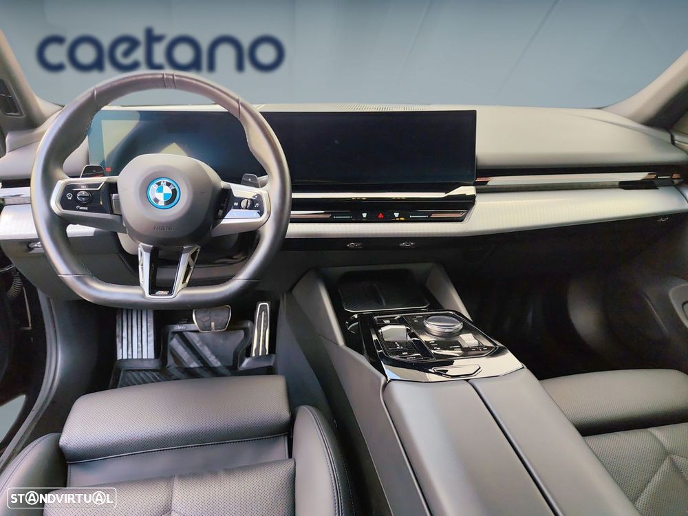 BMW 530 e Pack Desportivo M - 12