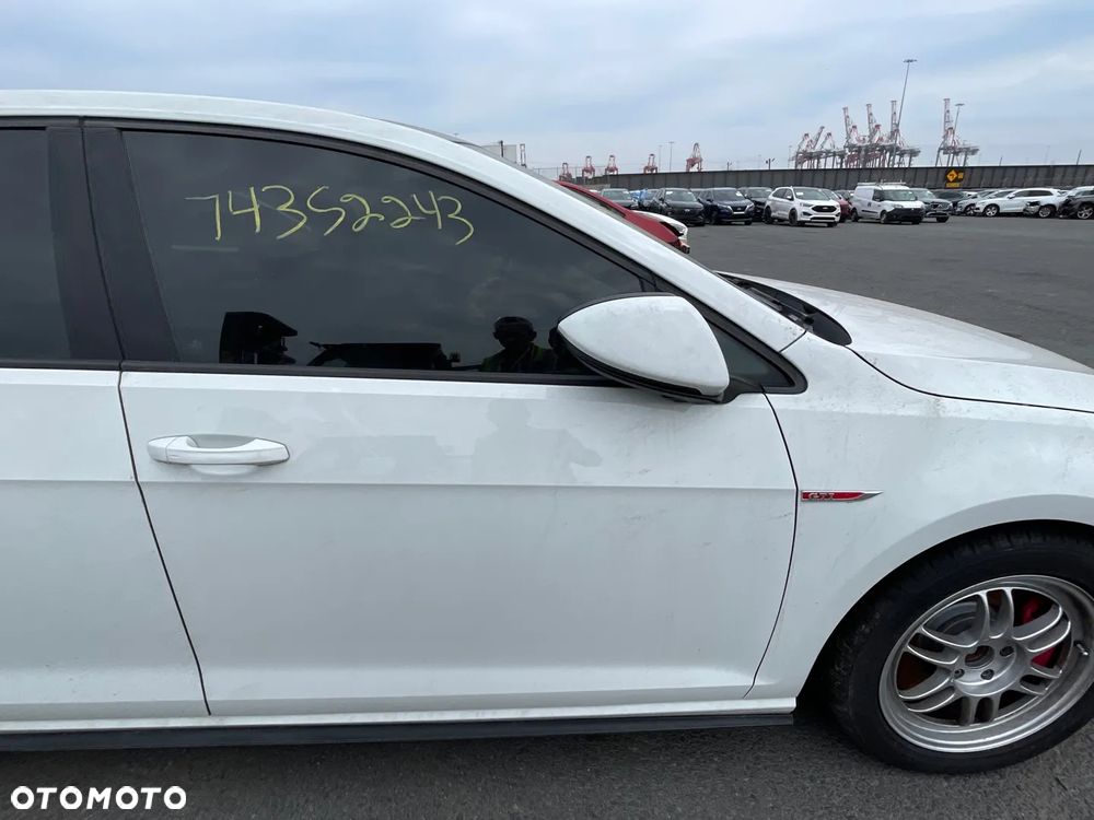 Volkswagen Golf - 35