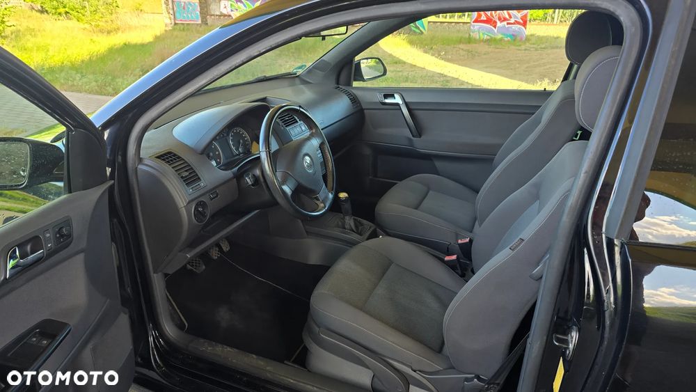 Volkswagen Polo 1.4 Highline - 24