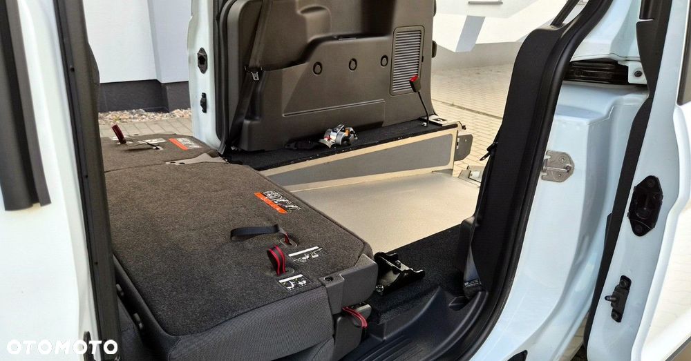 Ford Transit Connect - 28